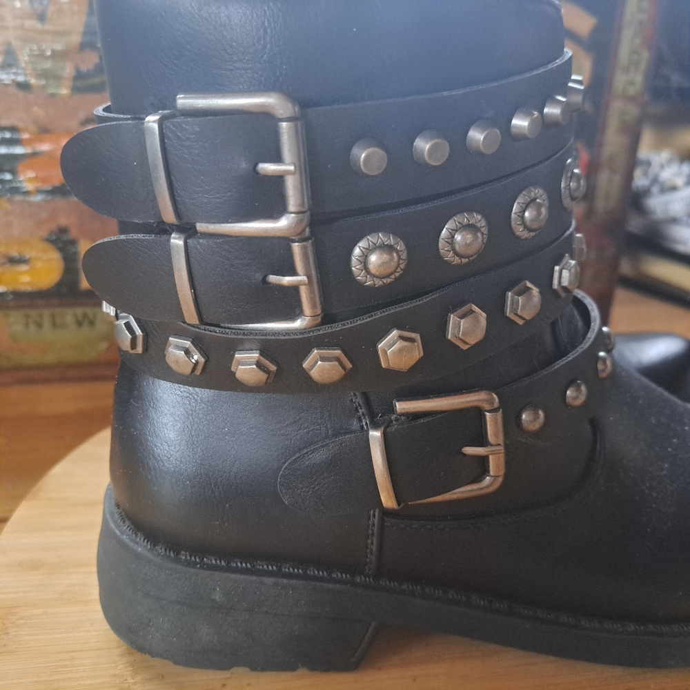 Italina by Summer Rio Stud Rio Motorcycle Ankle Boots EU 39 Womens 8-8.5 Black - Picture 14 of 15